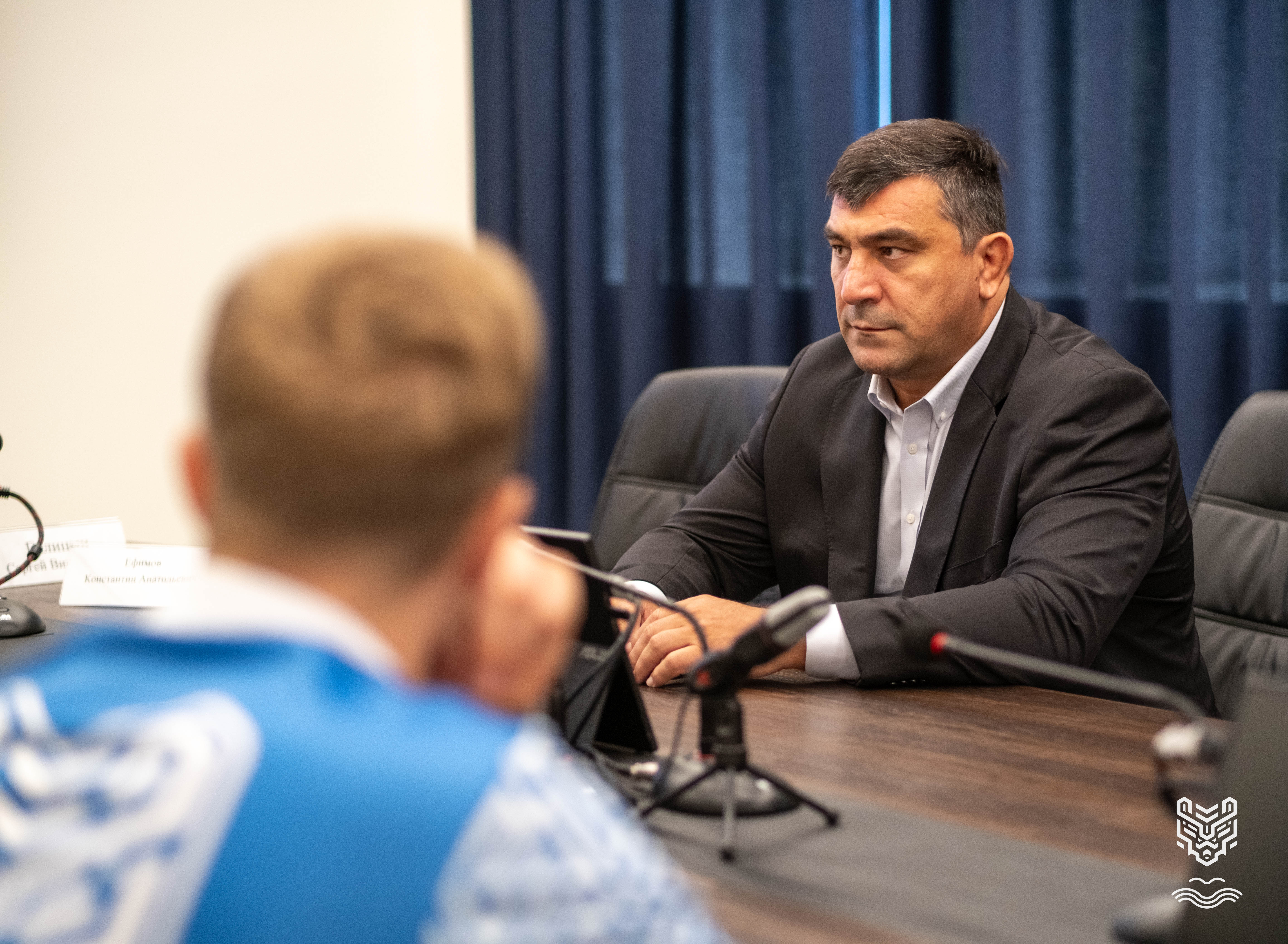  Чемпионы в ДВГАФК: встреча с олимпийским чемпионом Давидом Мусульбесом состоялась в академии