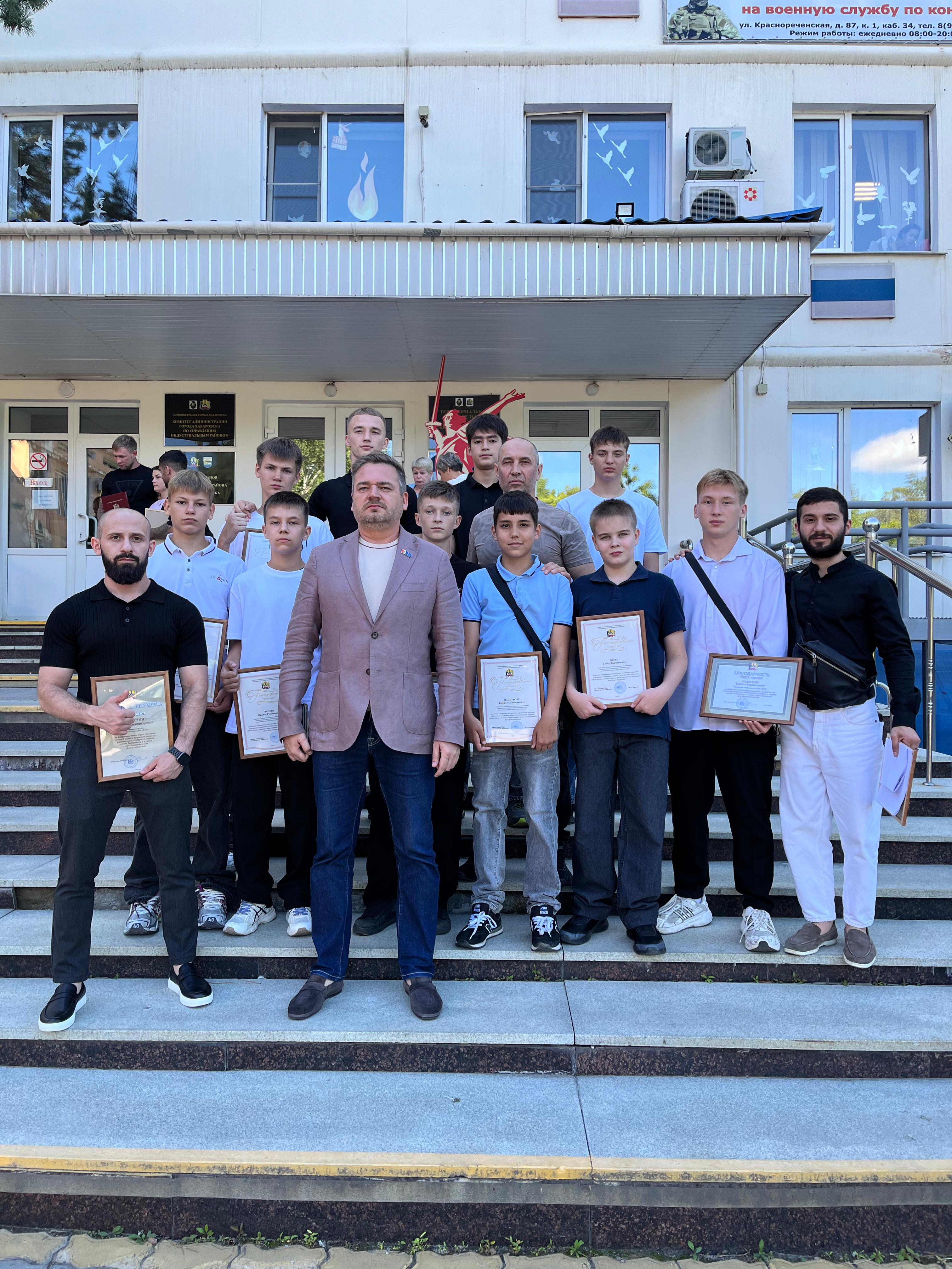 За развитие спорта: студент ДВГАФК удостоен грамоты мэра