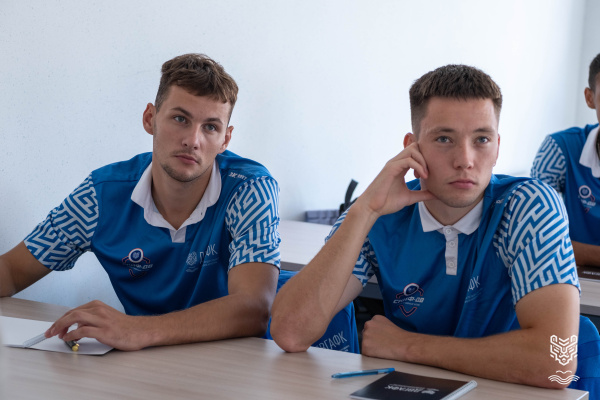 От спортсмена к тренеру. В ДВГАФК началась программа ДПО для студентов-футболистов