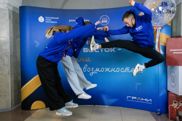 Совершенствуем себя. Студенты ДВГАФК вернулись после обучения на окружной школе по развитию студенческих советов ДФО «Грани»